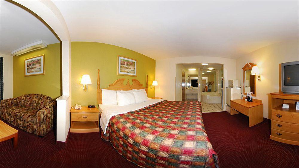 Days Inn & Suites By Wyndham Pine Bluff Exterior foto