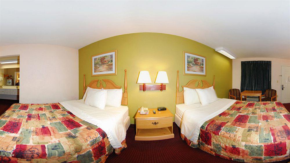 Days Inn & Suites By Wyndham Pine Bluff Exterior foto